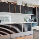 Access In بيت للعطل